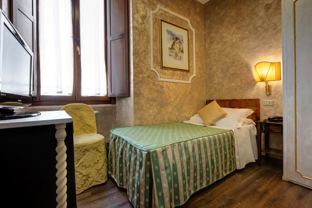 Hotel Residenza In Farnese - Tap to explore photos