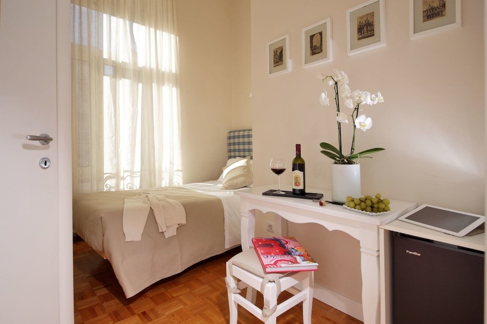 Residenza I Rioni Guesthouse - Tap to explore photos