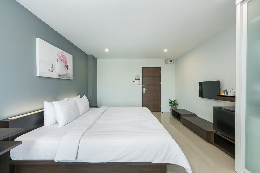 De Botan Srinakarin Hotel & Residence Room Type - Deluxe Room, 1 King Bed, City View