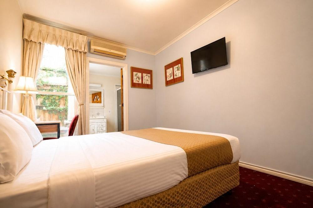 Georgian Court Inn Room Type - Deluxe Queen Room