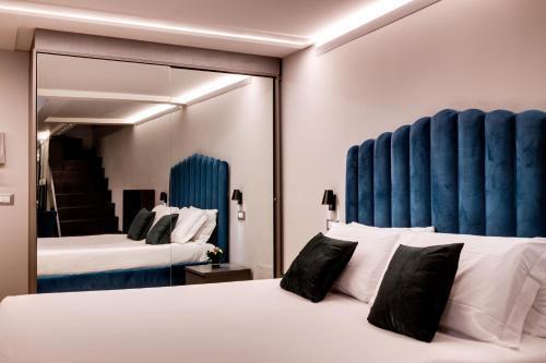 V Collection Piazza Farnese Luxury Suites - Tap to explore photos