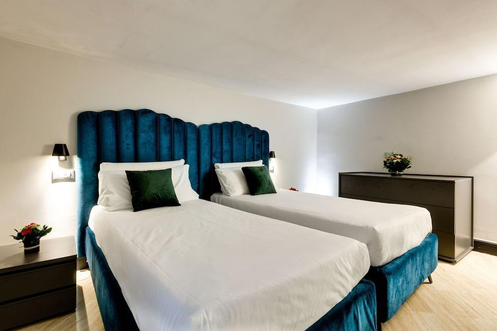 Piazza Farnese Luxury Suites - Tap to explore photos