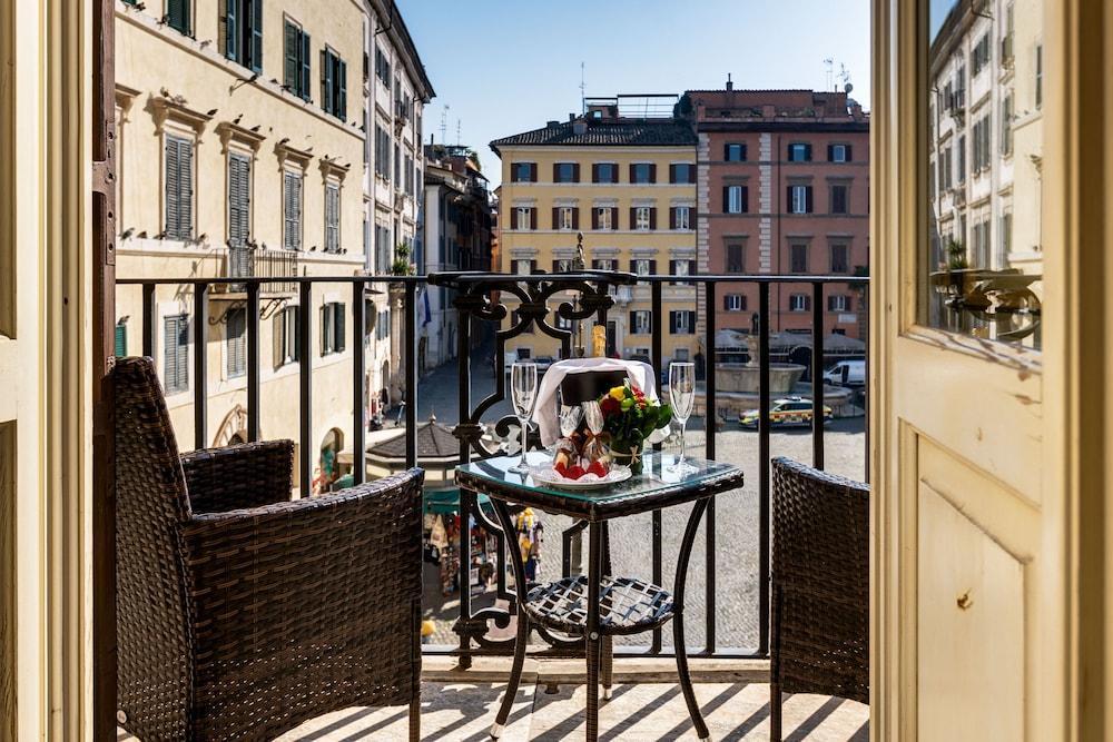 Piazza Farnese Luxury Suites - Tap to explore photos