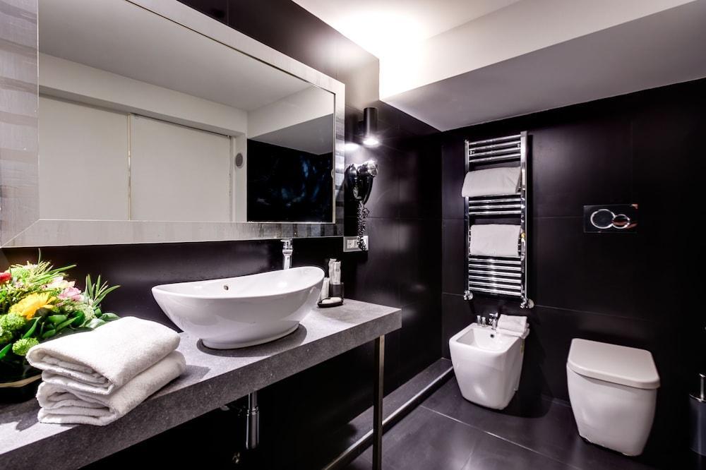Piazza Farnese Luxury Suites - Tap to explore photos