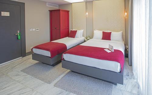Nowy Efendi Hotel - Special Class Room Type - Family Room - 1 Double Bed and 1 Single Bed