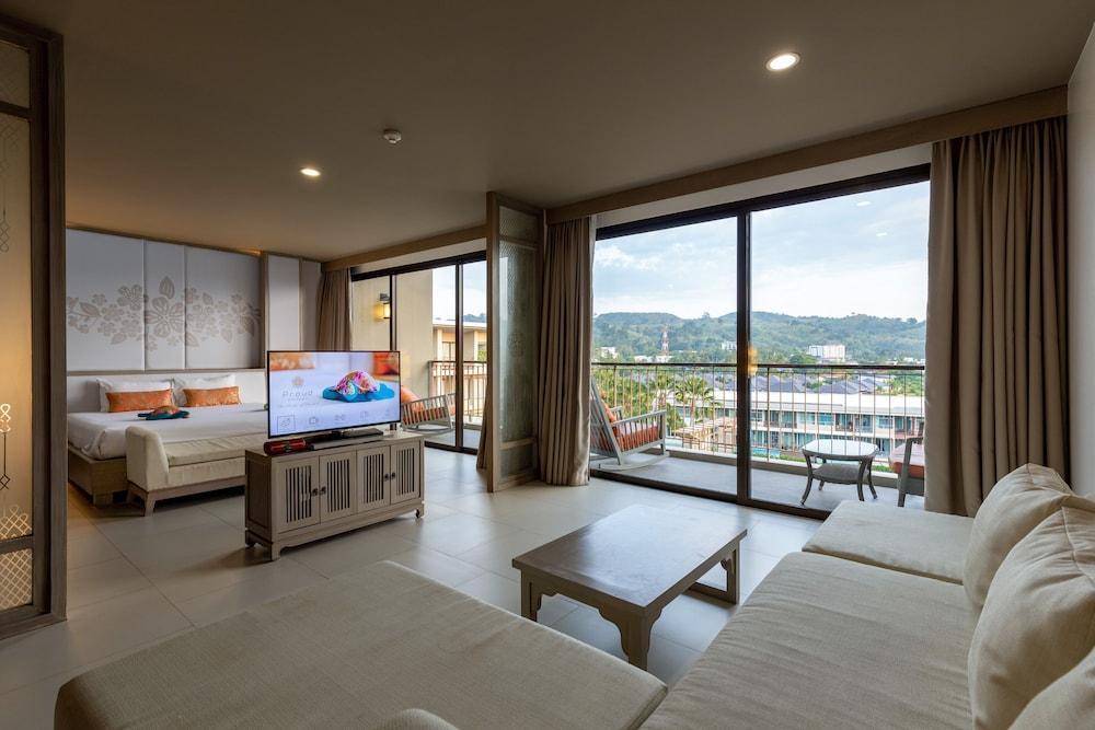 Proud Phuket Hotel Room Type - Junior Suite Pool View