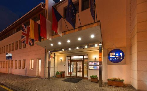 EA Hotel Populus - Tap to explore photos