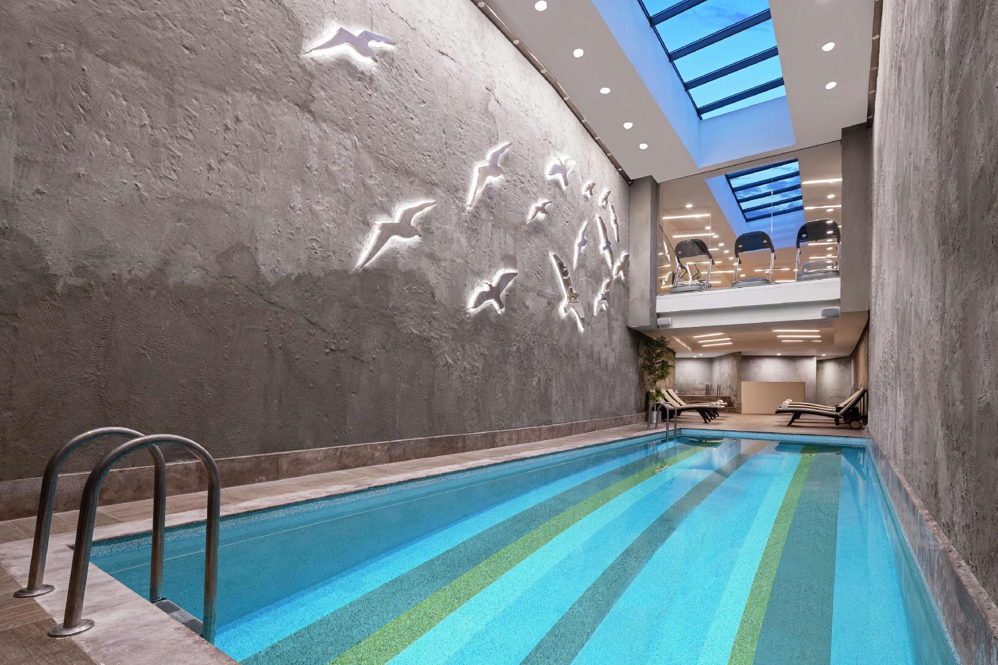 DoubleTree by Hilton Istanbul Esentepe - Tap to explore photos