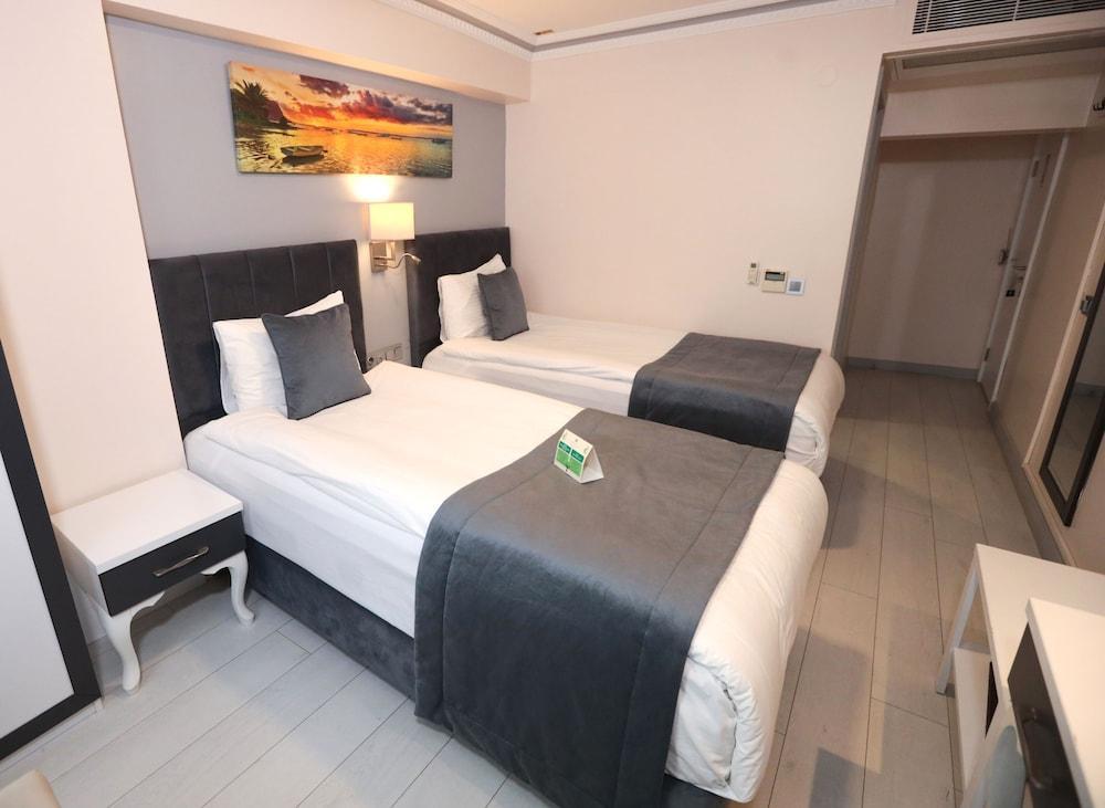 Skalion Hotel Room Type - Economy Twin Room