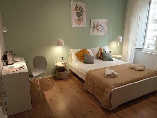 111 Guest House Room Type - Deluxe Double Room