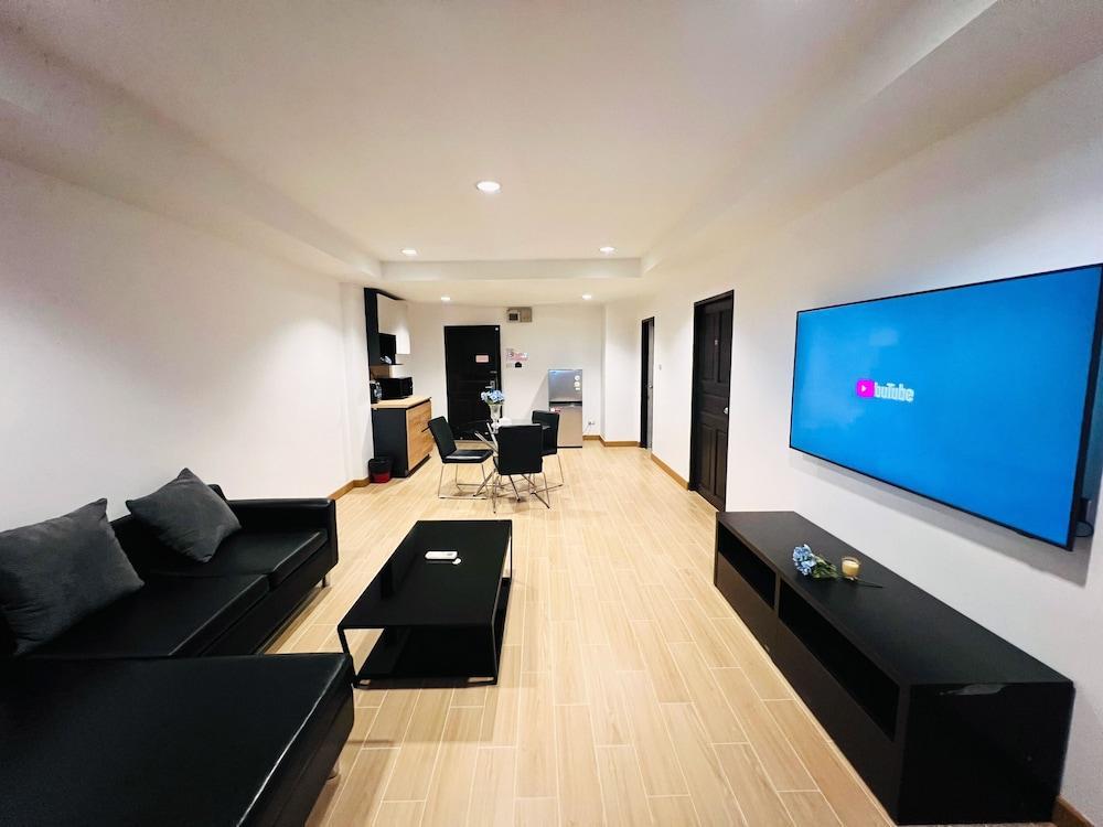 14 Place Room Type - Suite