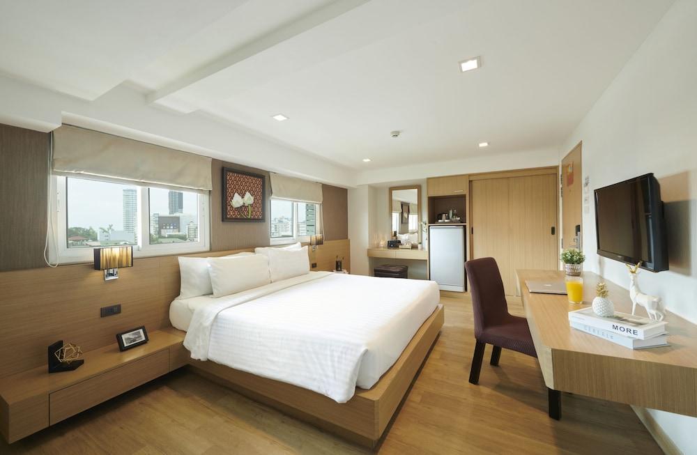 Adelphi Pattaya Room Type - Deluxe Double Room