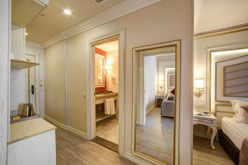 Halifaks Hotel Sisli Istanbul Room Type - Family Room, 2 Bedrooms, Connecting Rooms, City View
