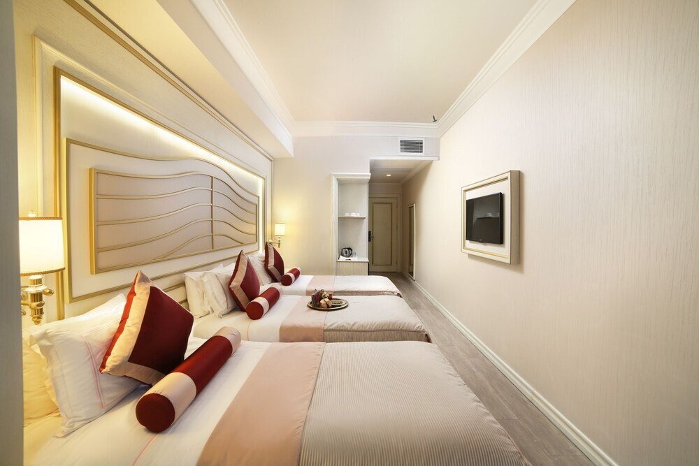 Halifaks Hotel Sisli Istanbul Room Type - Deluxe Triple Room, Multiple Beds, Allergy Friendly, City View