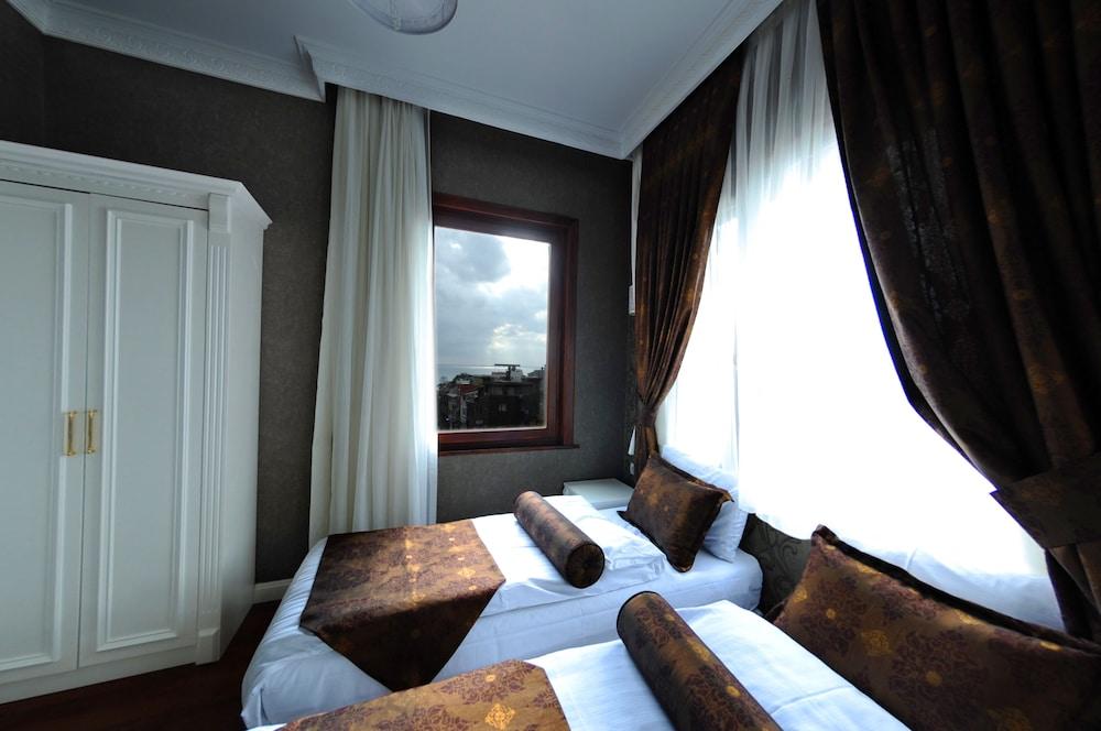 Hotel Coliseum Room Type - Design Twin Room