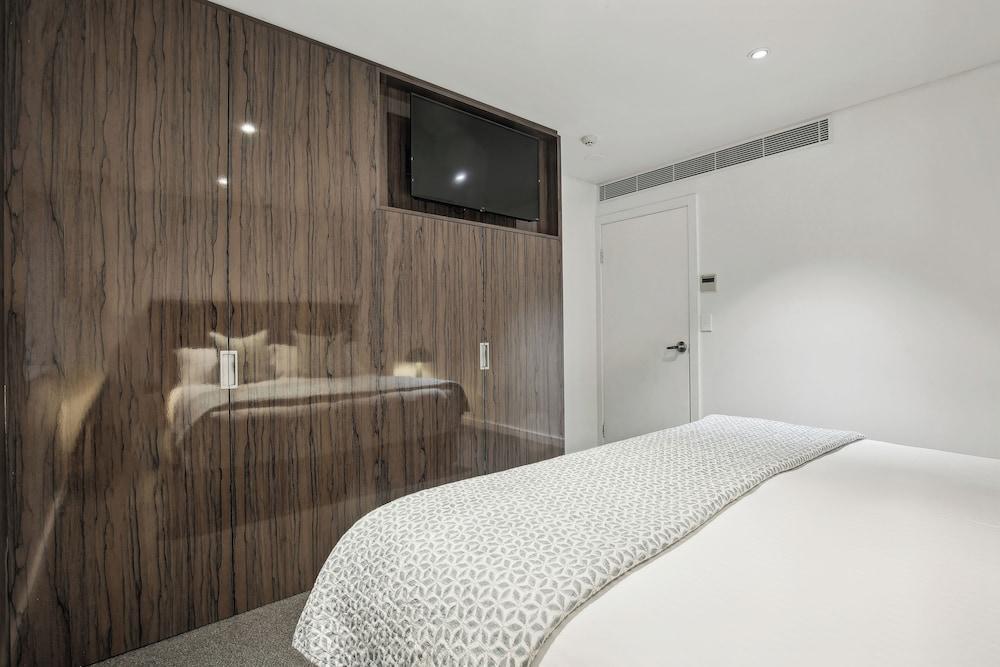 Bondi 38 Serviced Apartments Room Type - One Bedroom Suite -Ocean View & Balcony