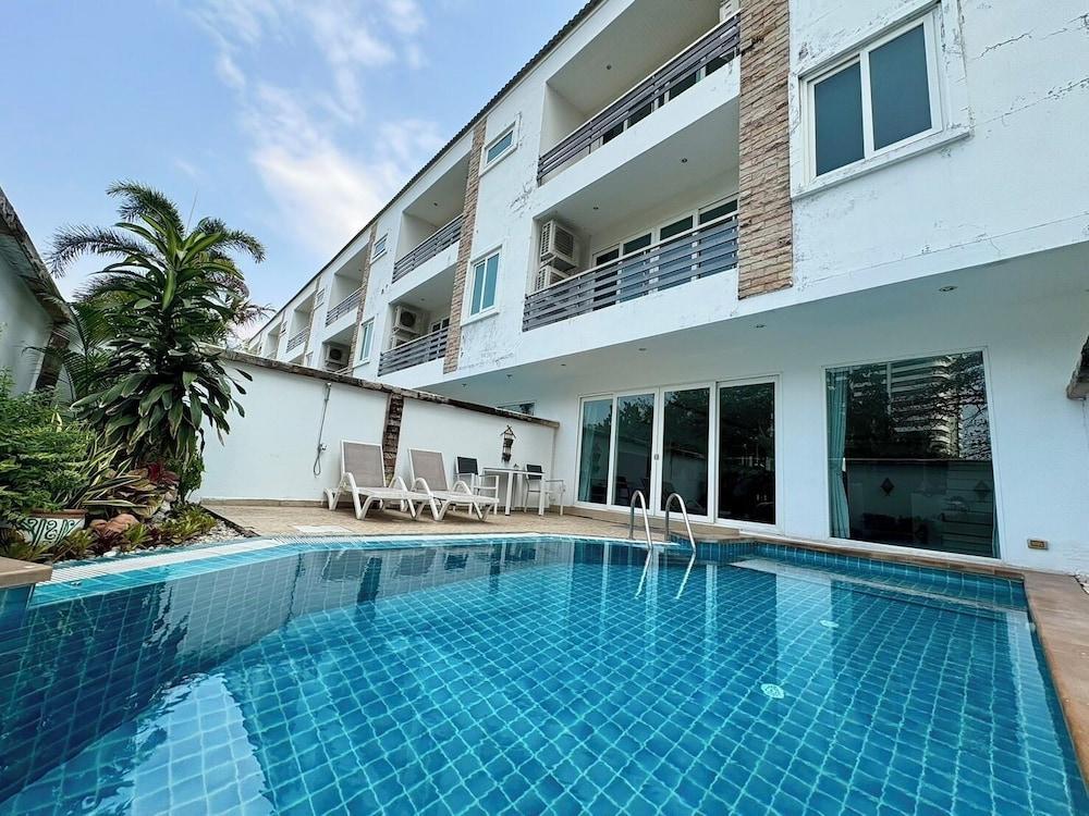 Hidden Palm Pool Villas - Tap to explore photos