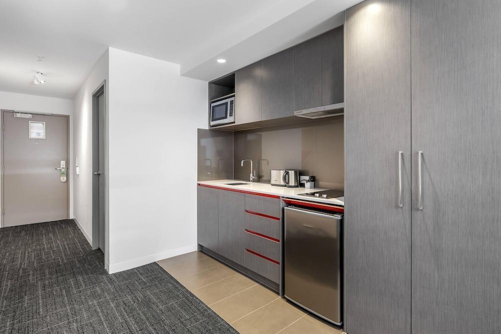 MainStay Suites Abbotsford Room Type - Room, 1 King Bed (Studio)