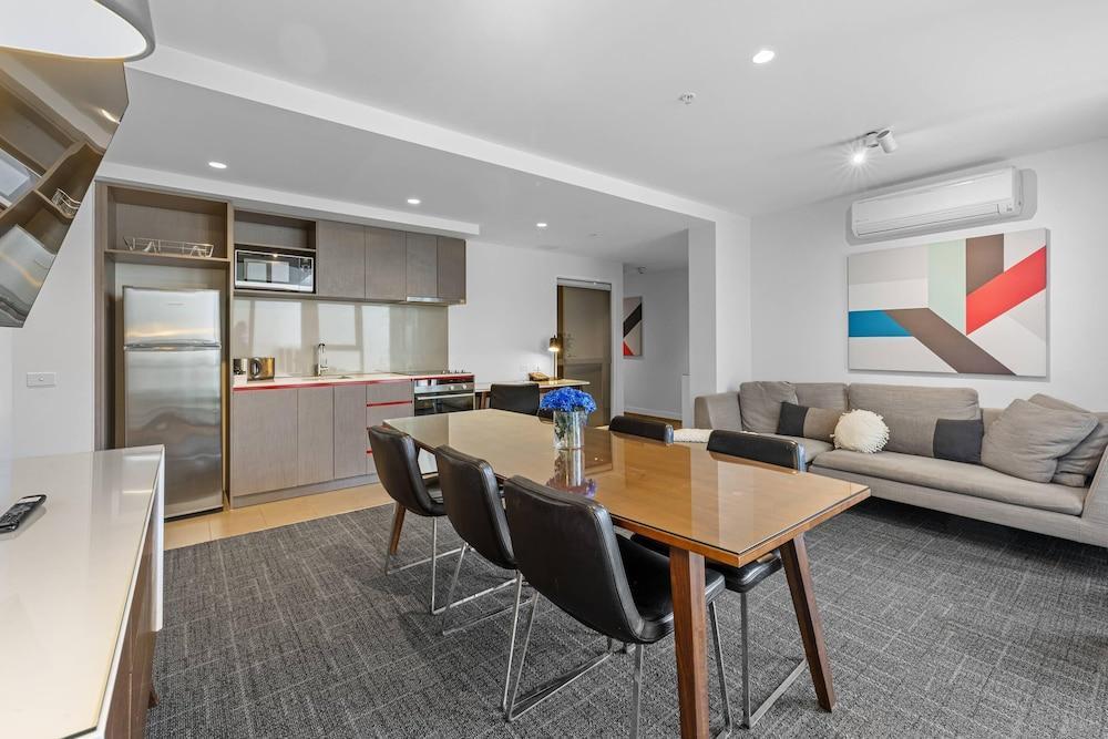MainStay Suites Abbotsford - Tap to explore photos