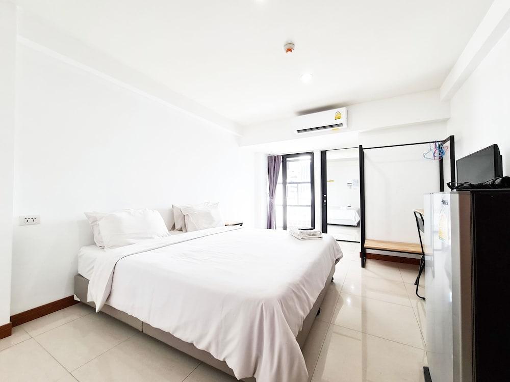 Don Muang Hotel - Tap to explore photos