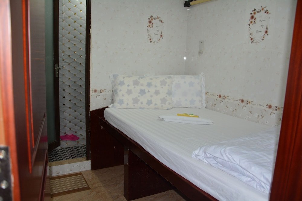 Everest Hostel Room Type - Small Double Room