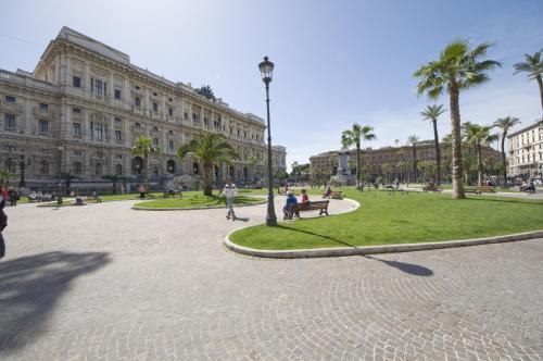 Ara Pacis Inn - Tap to explore photos
