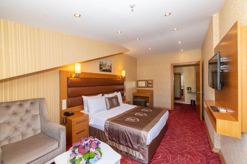 Regno Hotel Room Type - Family Suite, Multiple Beds, Balcony, City View