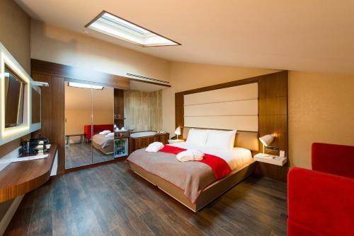 Hotel Favori Nisantasi - Tap to explore photos