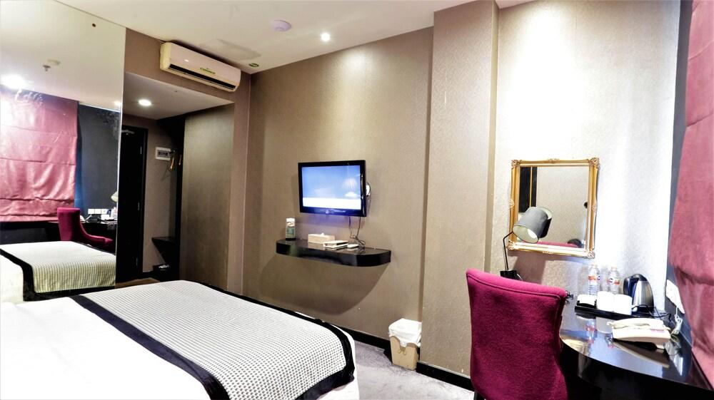 Little Amaroossa Residence Jakarta Room Type - Deluxe Twin Room