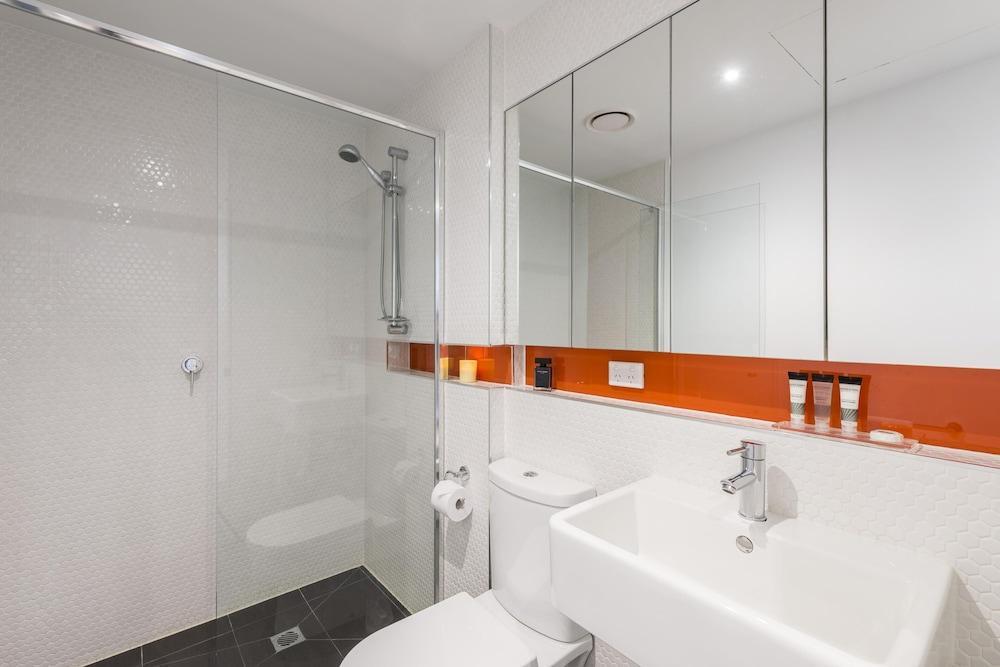Oaks Melbourne South Yarra Suites - Tap to explore photos