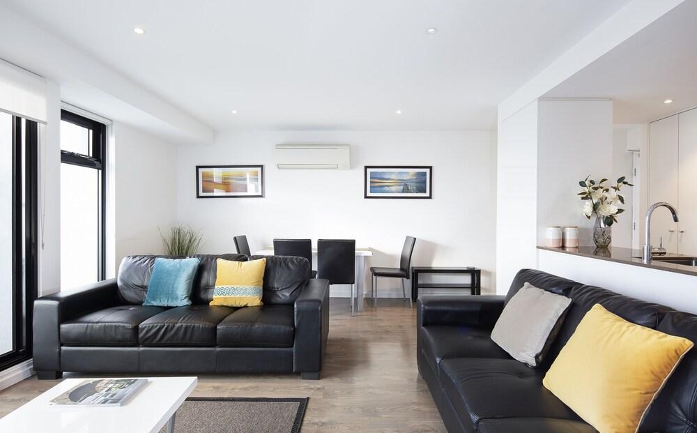 RNR Serviced Apartments North Melbourne - Tap to explore photos