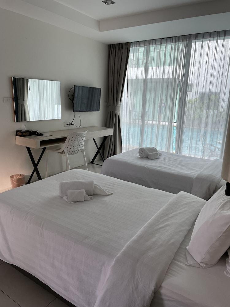 Good Day Phuket Room Type - Twin Room, Pool Access