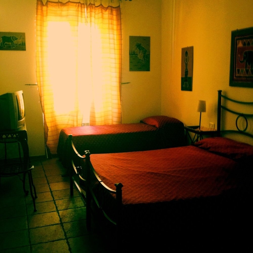 Aenea's B&B - Tap to explore photos