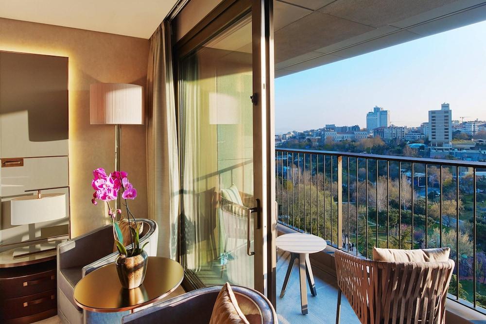 The St. Regis Istanbul by Marriott Room Type - Grand Room, 1 King Bed, Balcony