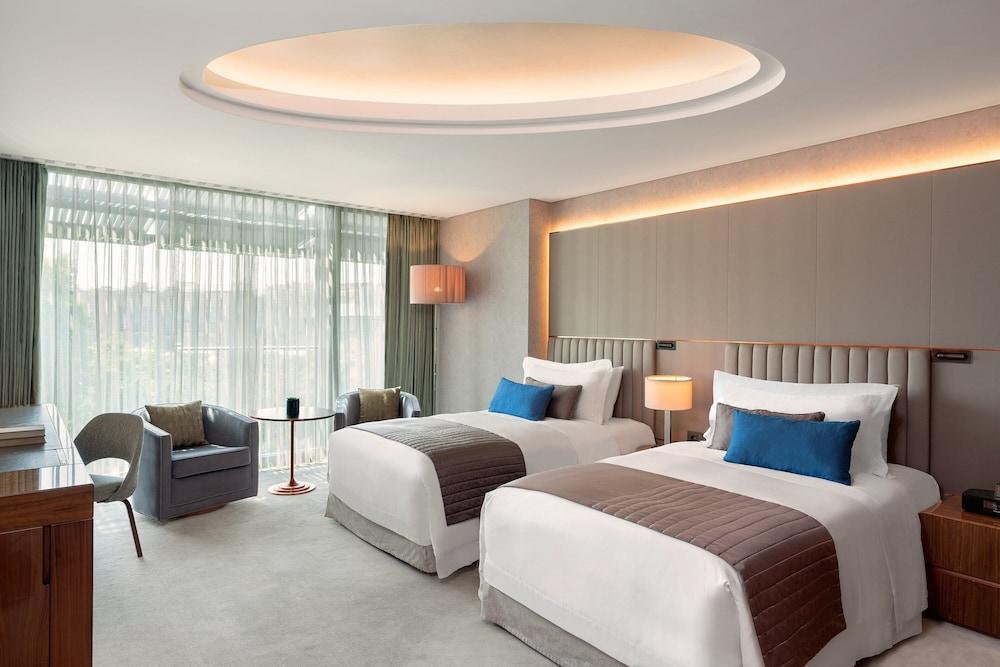 The St. Regis Istanbul by Marriott Room Type - Deluxe Room, 2 Twin Beds, Smoking, Park View