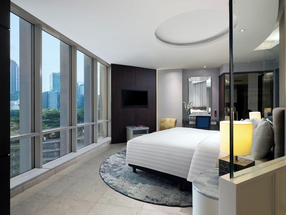 The Grove Suites Room Type - Executive Suite, 1 King Bed, Pool View (1 Bedroom Suite with Pool View)