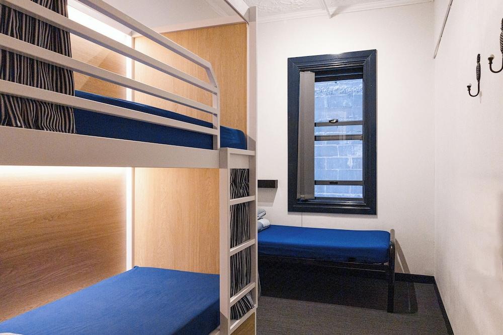 Wake Up! Bondi Beach - Hostel Room Type - 3 Bed Mixed Dorm (1 x bunk bed and 1 x single bed)