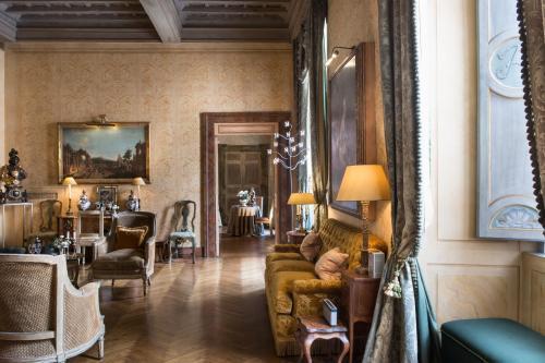 Residenza Napoleone III - Tap to explore photos