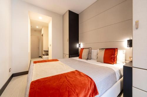 San Carlo Suite - Tap to explore photos