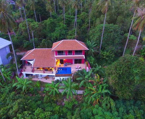 Pink House Samui Room Type - Classic Triple Room Pink House Samui Room Type - Classic Triple Room