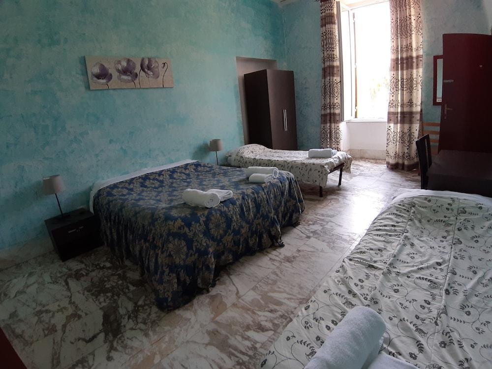 Guesthouse Castle di Vittorio - Tap to explore photos