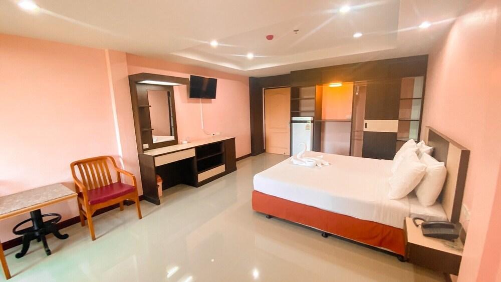 AA Pattaya Ville - Tap to explore photos