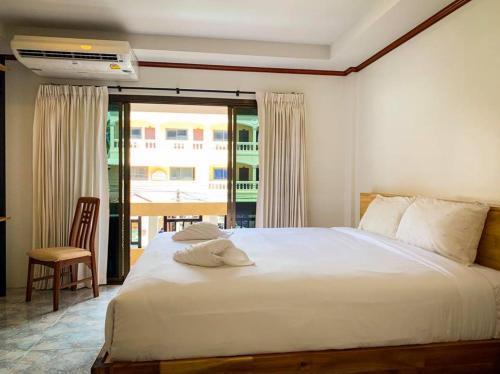 Coconut  Grove Hotel Samui - Hostel - Tap to explore photos