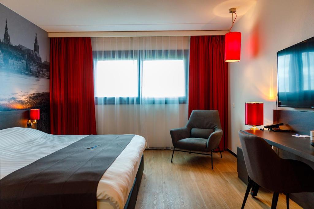 Bastion Hotel Amsterdam Airport - Tap to explore photos