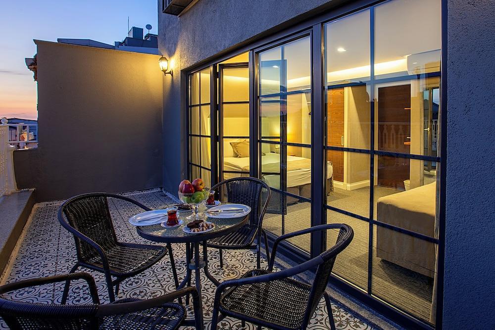 Aston Hotel Taksim Room Type - Quadruple Room, Balcony