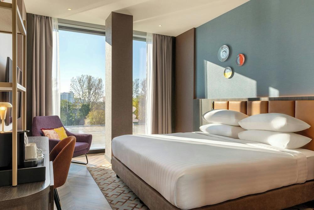 Corendon Amsterdam New-West, a Tribute Portfolio Hotel Room Type - Deluxe Room, 1 King Bed