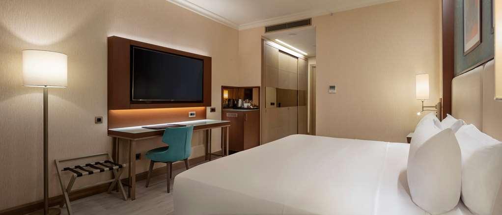DoubleTree by Hilton Istanbul Atasehir Hotel & Conference Centre - Tap to explore photos