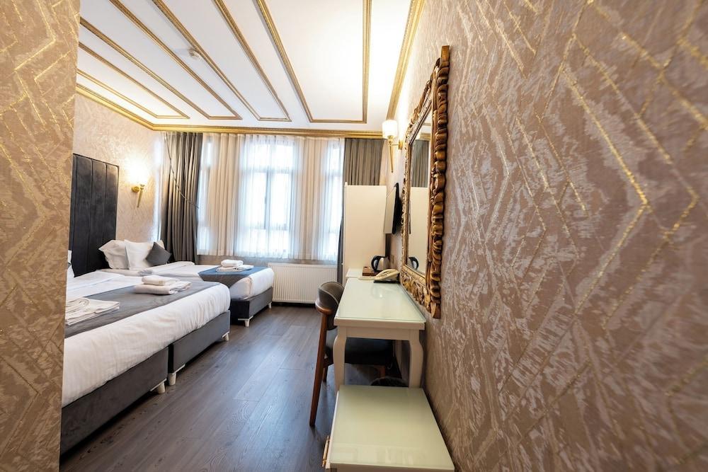 Diamond Royal Hotel Room Type - Superior Triple Room