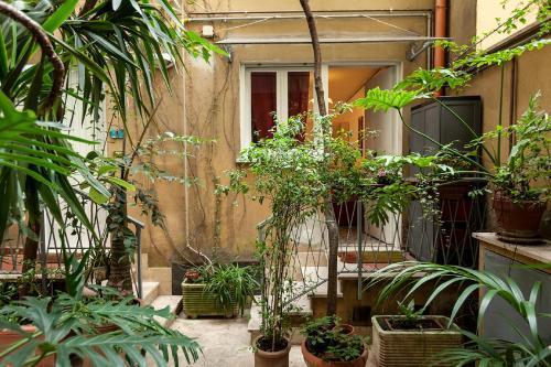 The Place in Rome - Tap to explore photos