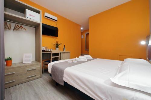 Porta Pia Comfy Rooms - Tap to explore photos